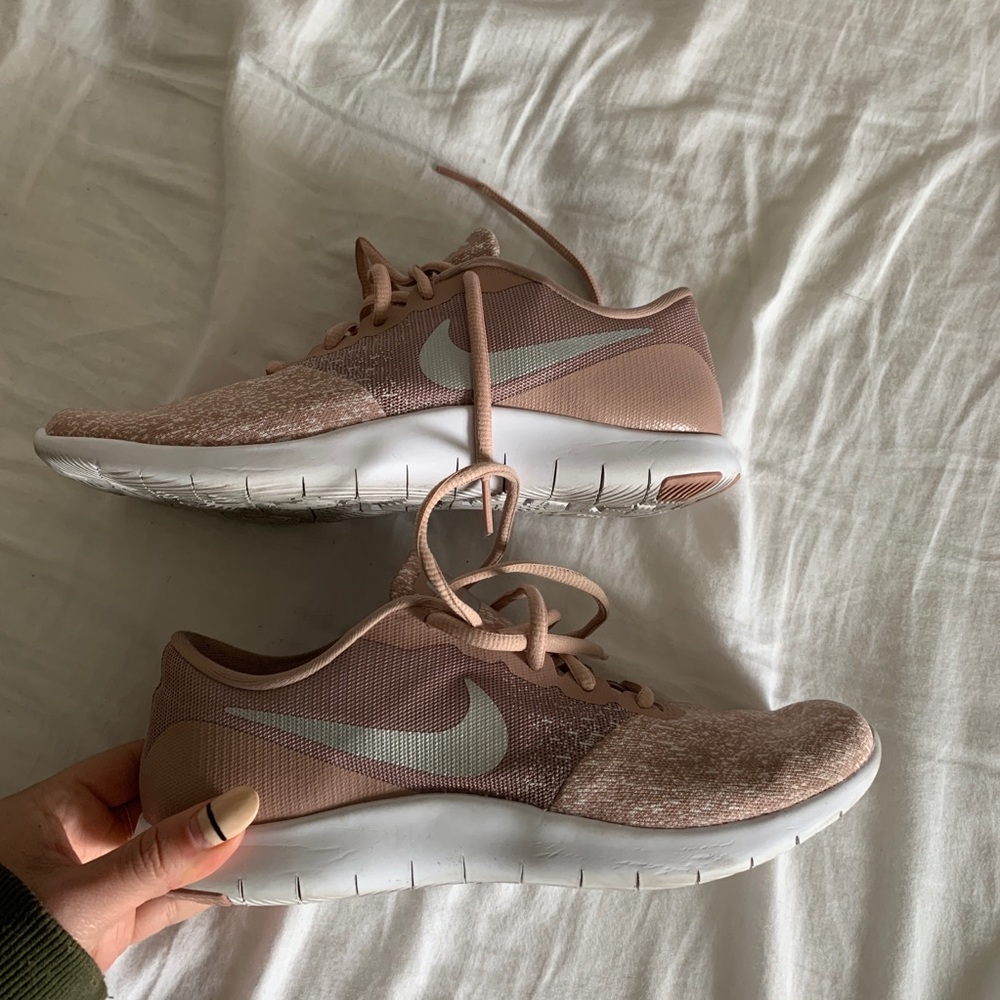 Nike flex contact blush shoes size 9